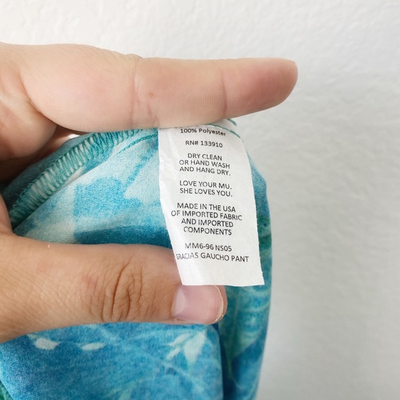 Show Me Your Mumu Floral Gracias Gaucho Pants - Picture 8 of 8